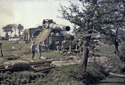 フランスの兵士が碑文Keity、Noyon、オワーズ、フランス、1917年9月5日（autochrome）で370 mmの鉄道銃を偽装しています 作： Paul Castelnau